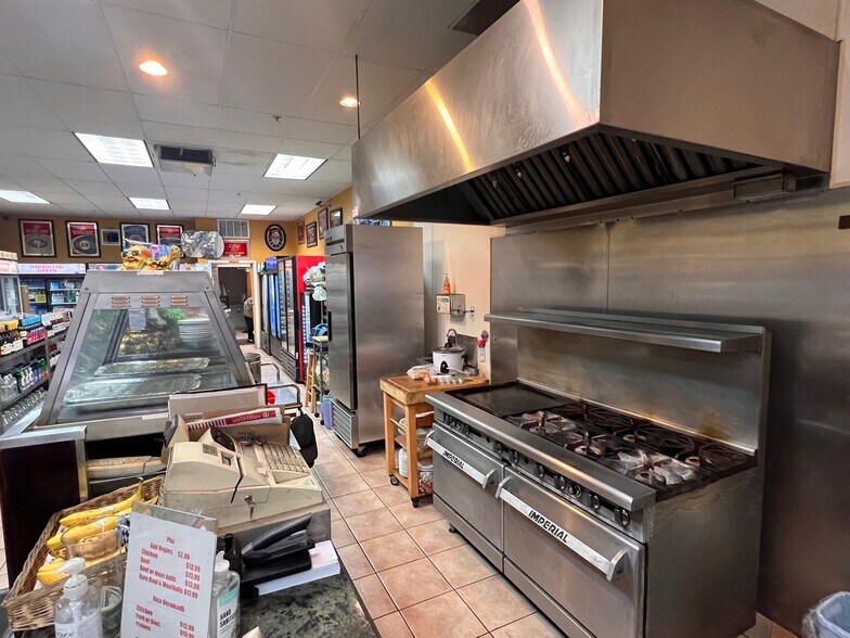 More Photos Of 517 S B St, San Mateo Convenience Store For Sale