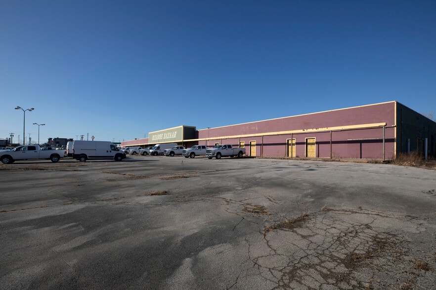 More Photos Of 2000 N Commercial St, Harrisonville General Retail For Sale