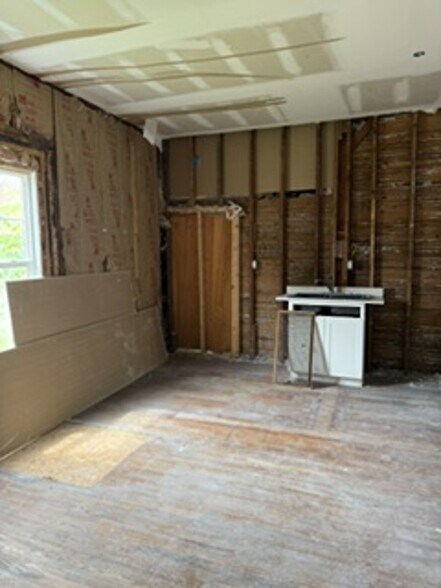 More Photos Of 100 E Main St, Greenwood Office For Sale