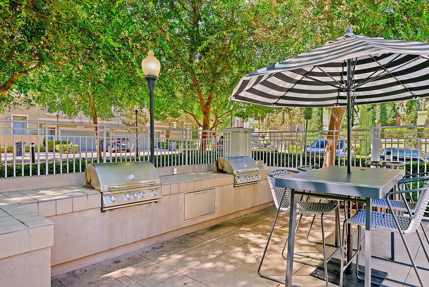 More Photos Of 31 E MacArthur Crescent Dr, Santa Ana Apartments For Lease