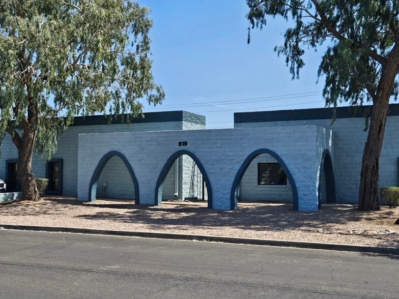 More Photos Of 519 W Lone Cactus Dr, Phoenix Warehouse For Lease