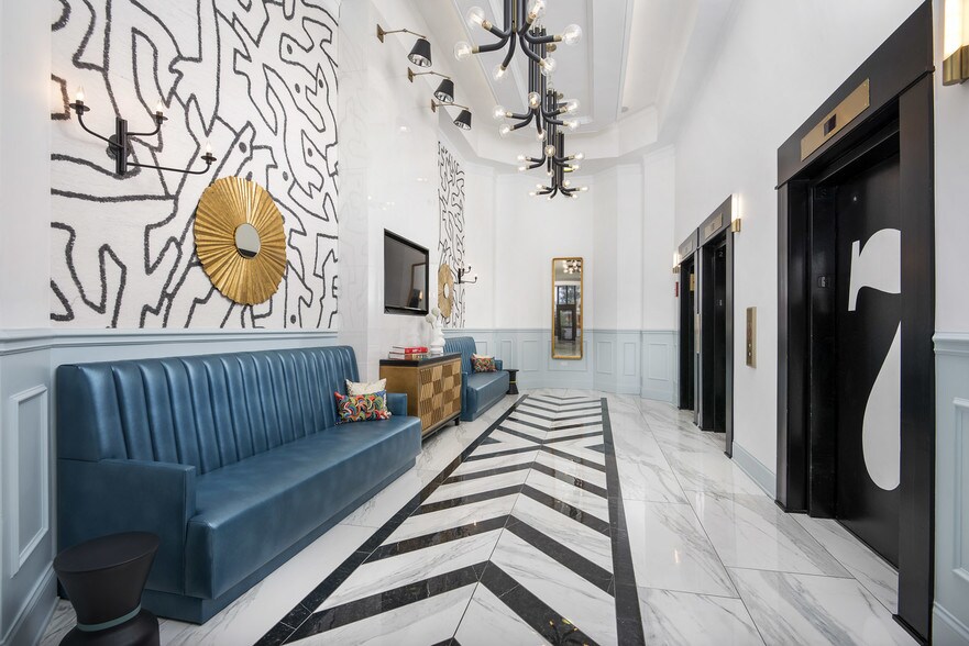 More Photos Of 2 E 8th St, Chicago Apartments For Lease