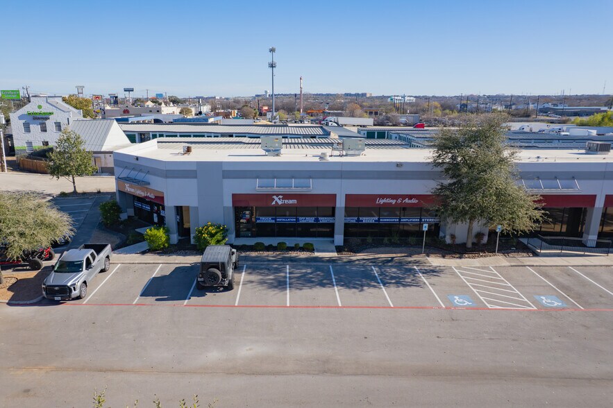More Photos Of 8666 Huebner Rd, San Antonio Research And Development For Lease
