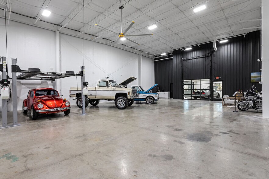 More Photos Of 3455 Centerpoint Dr, Grove City Warehouse For Lease