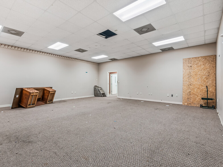 More Photos Of 2016 N Point Blvd, Tallahassee Office For Sale