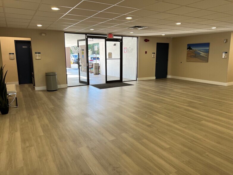 More Photos Of 8333 W McNab Rd, Tamarac Medical For Lease