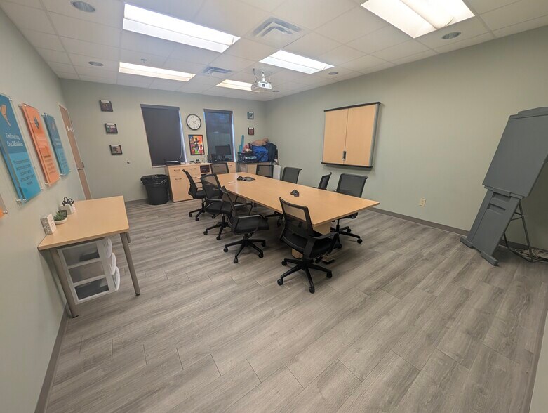 More Photos Of 5155 Pennwood Dr, Indianapolis Office For Sale