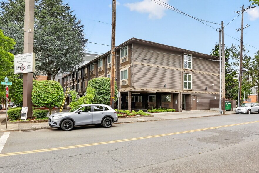 More Photos Of 3939 NE Hancock St, Portland Office For Sale
