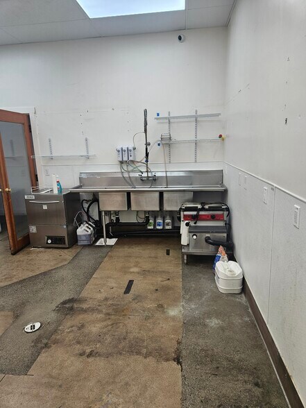 More Photos Of 400-490 Lincoln Blvd, Lincoln Unknown For Lease