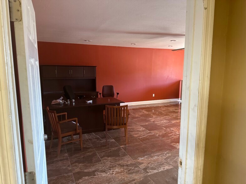 More Photos Of 2211 Windsor St, Chattanooga Service For Sale