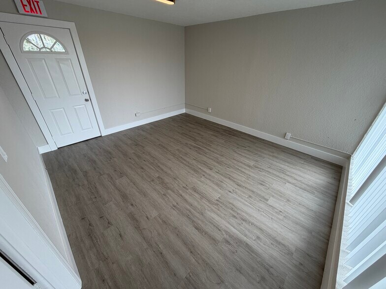 More Photos Of 13 SW 10th St, Deerfield Beach Flex For Lease