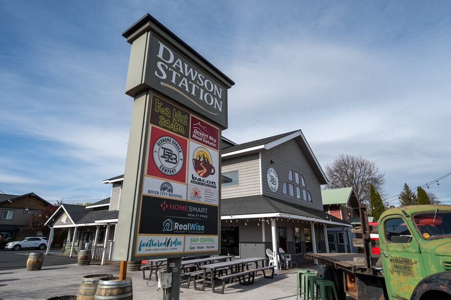 More Photos Of 249 NW 6th St, Redmond Storefront Retail Office For Lease