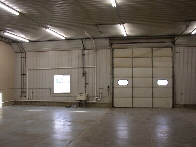 More Photos Of 945 5th Ave SE, Hutchinson Light Manufacturing For Lease
