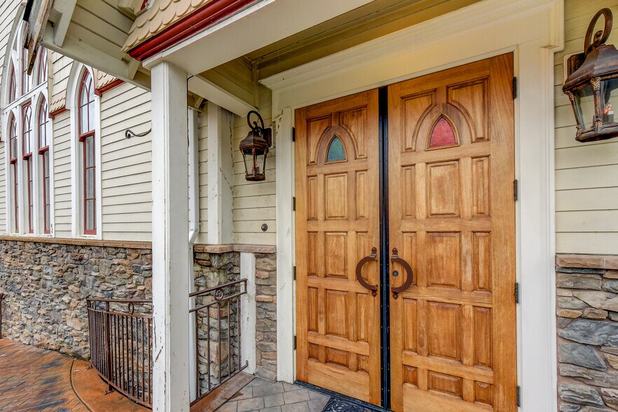 More Photos Of 1313 Washington St, Sumner Religious Facility For Sale