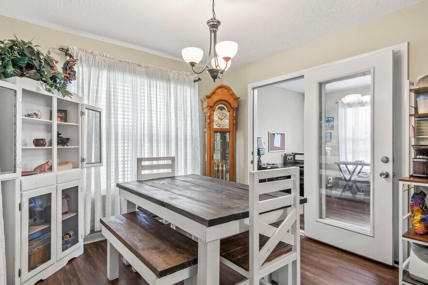 More Photos Of 74 Gore Rd, Boaz Restaurant For Sale