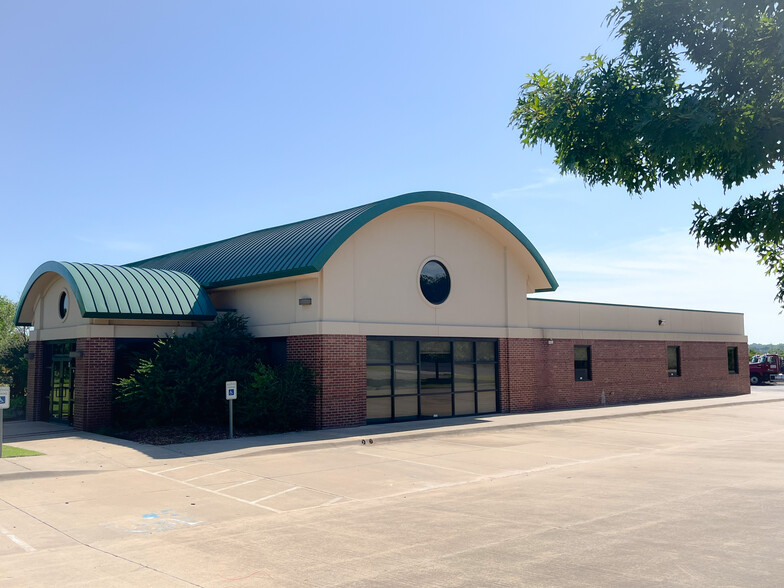 Primary Photo Of 10200 N I 35 Service Rd, Oklahoma City Industrial For Lease