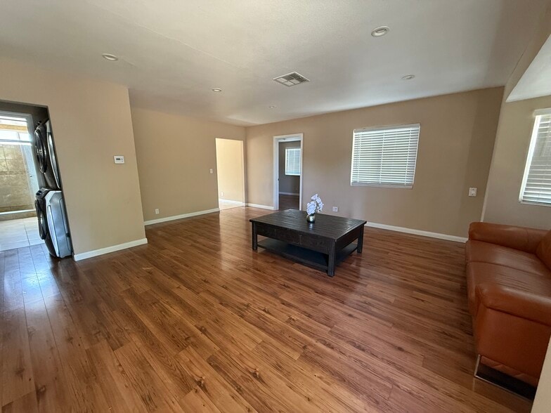 More Photos Of 12422 Bromwich St, Pacoima Land For Lease