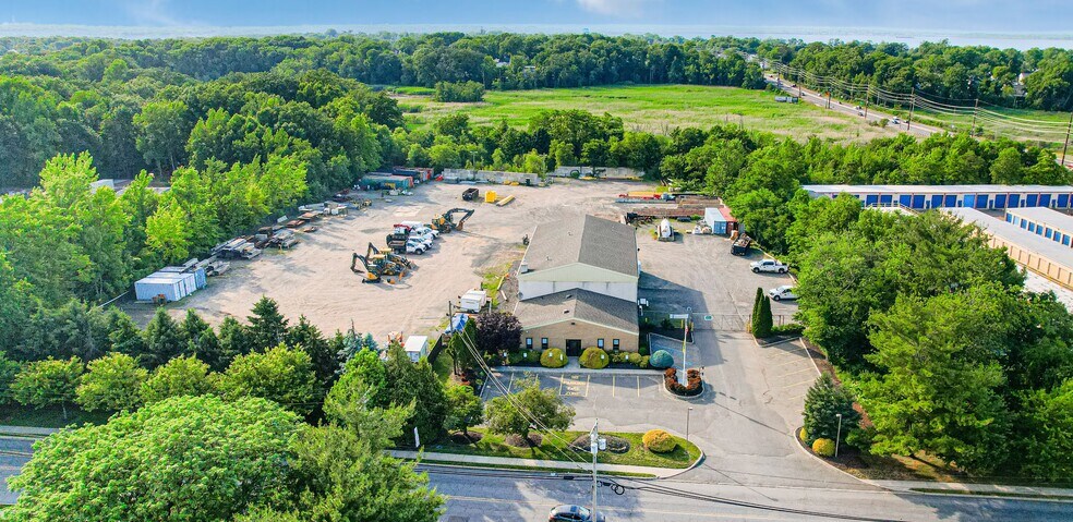 More Photos Of 450 County Rd, Cliffwood Warehouse For Lease