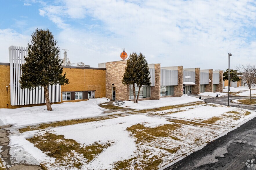 Primary Photo Of 800 Boul Industriel, St-Jean Warehouse For Lease