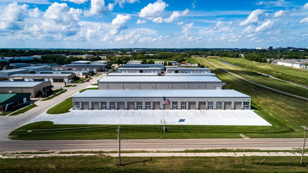 More Photos Of 2040 SW 5th St, Lincoln Distribution For Lease