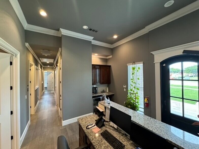 More Photos Of 114 Park Place Blvd, Waxahachie Office For Lease