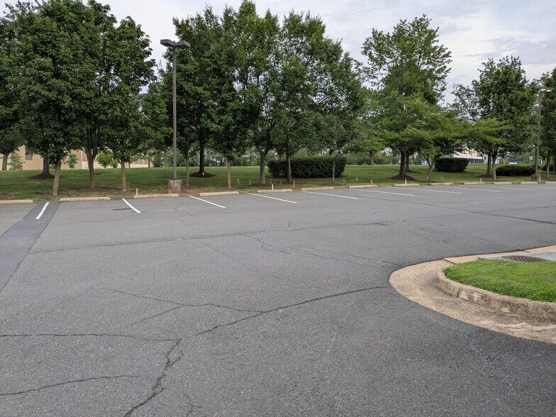 More Photos Of 21770 Beaumeade Cir, Ashburn Warehouse For Lease