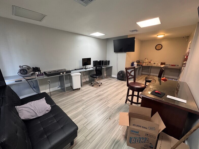 More Photos Of 3901 W 18th Ave, Hialeah Warehouse For Sale