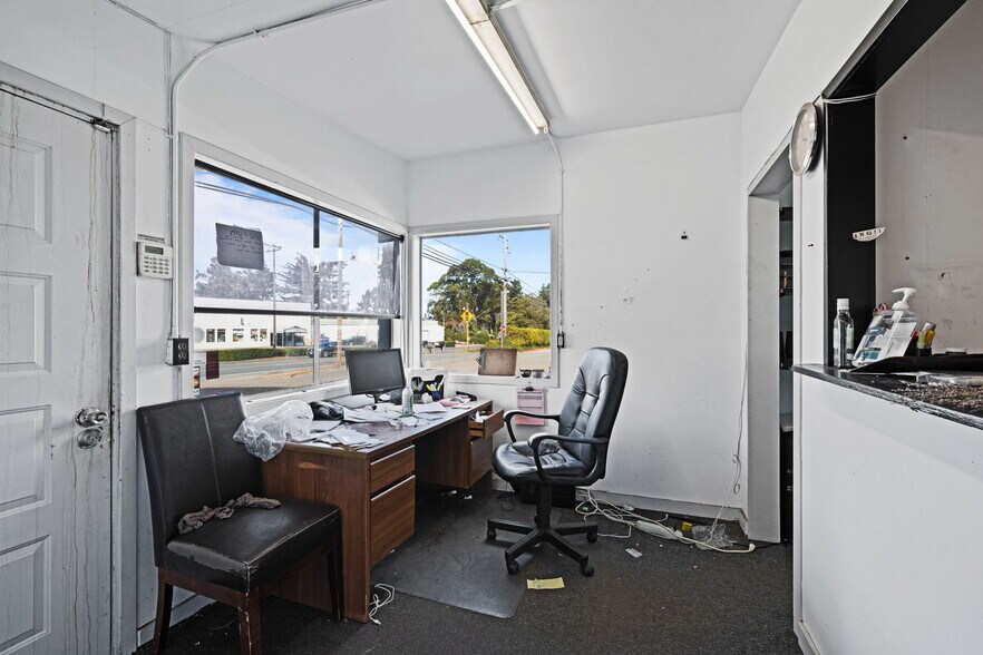 More Photos Of 18781 N Highway 1, Fort Bragg Flex For Sale