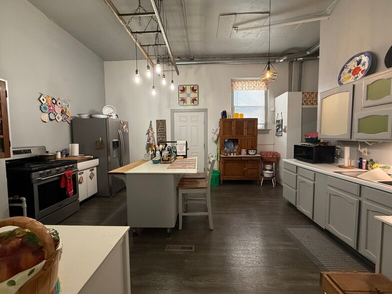More Photos Of 218 Commercial Ave, Wallace Hotel For Sale