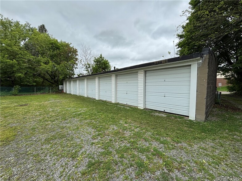 More Photos Of 505 New Castle St, Butler Self Storage For Sale