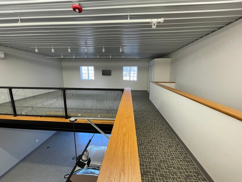 More Photos Of 2108-2260 Ferry Rd, Naperville Showroom For Sale