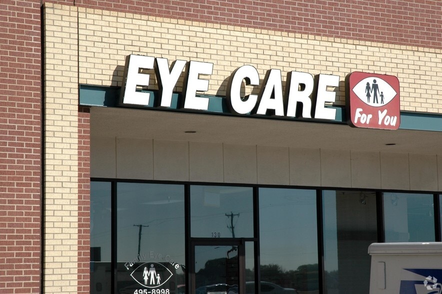 More Photos Of 3046 Lavon Dr, Garland General Retail For Lease