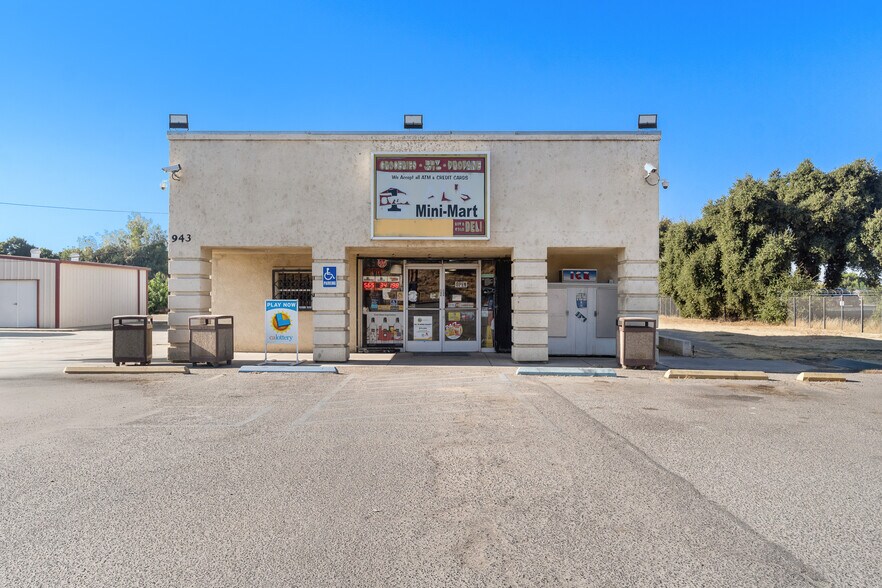 More Photos Of 943 W Westfield Ave, Porterville Service Station For Sale