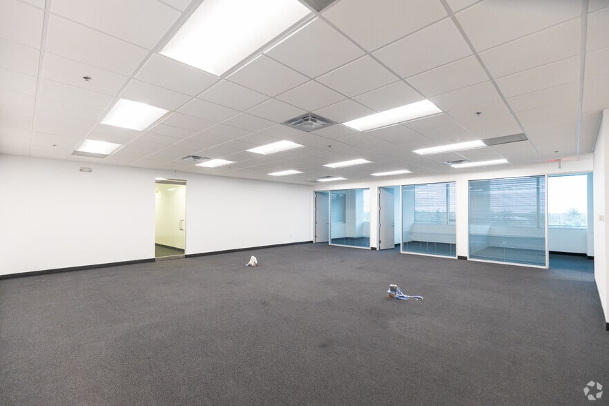 More Photos Of 2400 E Commercial Blvd, Fort Lauderdale Office For Lease