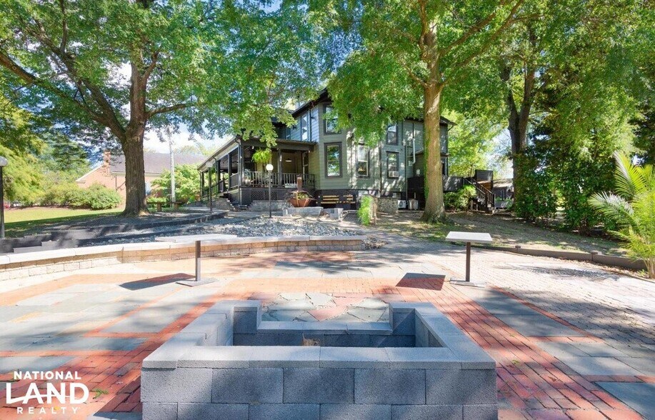 More Photos Of 4 S 1st St, Denton Specialty For Sale