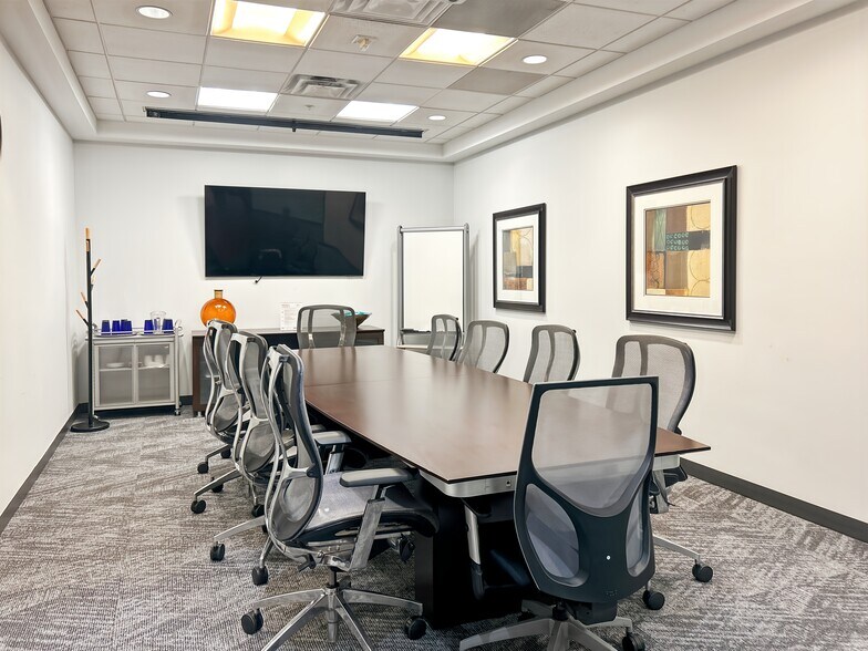 More Photos Of 2415 E Camelback Rd, Phoenix Coworking Space