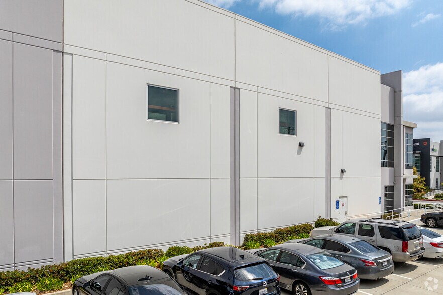 More Photos Of 6027 Bandini Blvd, Commerce Distribution For Lease