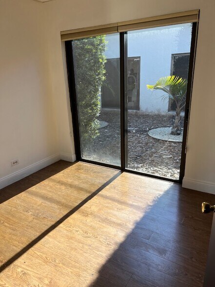 More Photos Of 386 396 Malverne Blvd, West Palm Beach Office For Lease