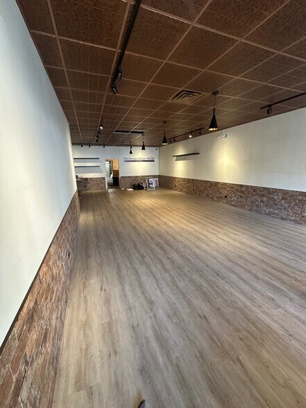 More Photos Of 127 N Marion St, Oak Park Storefront For Lease