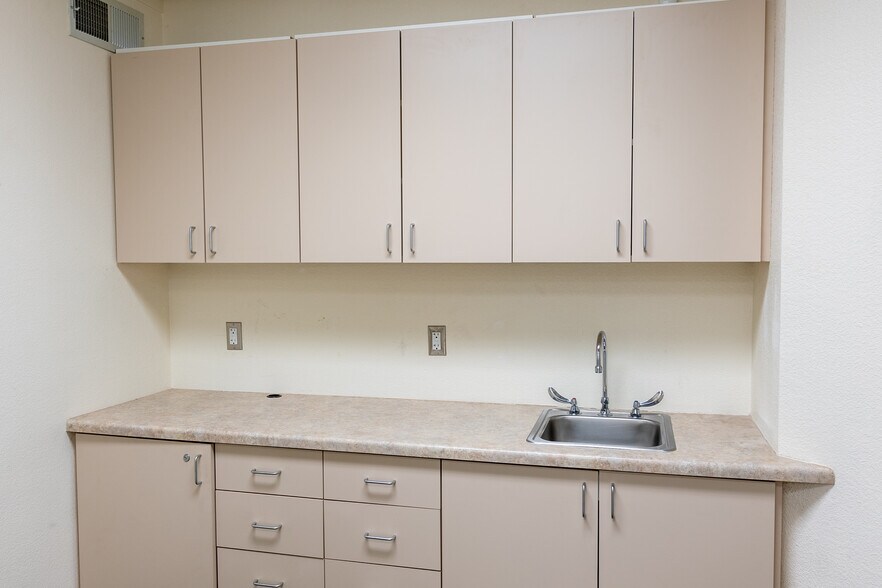 More Photos Of 85 Brookwood Ave, Santa Rosa Office For Lease