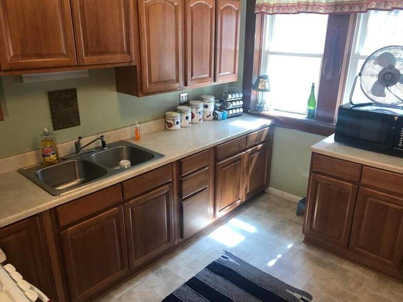 More Photos Of 50 S Main St, Utica Bar For Sale