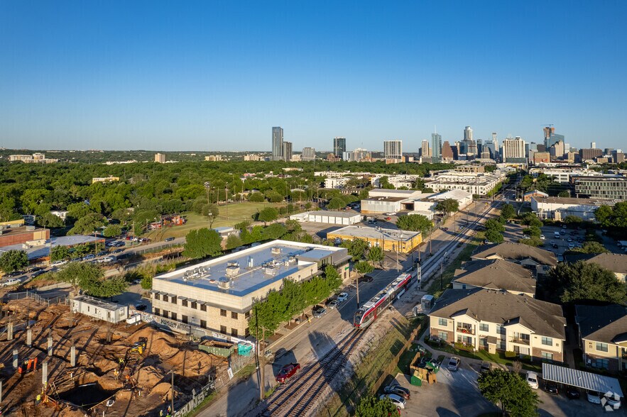 More Photos Of 2021 E 5th St, Austin Office For Lease