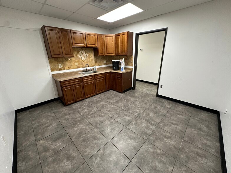 More Photos Of 4800 S Council Rd, Oklahoma City Warehouse For Lease