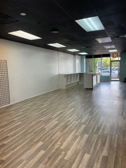 More Photos Of 122B W Calendar Ave, La Grange General Retail For Lease