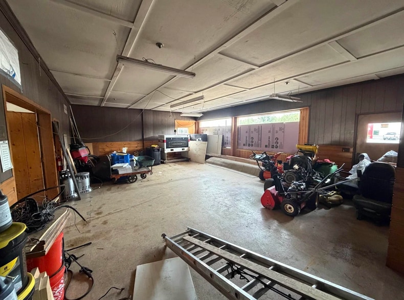 More Photos Of 2231 W Grand Ave, Wisconsin Rapids Auto Repair For Sale