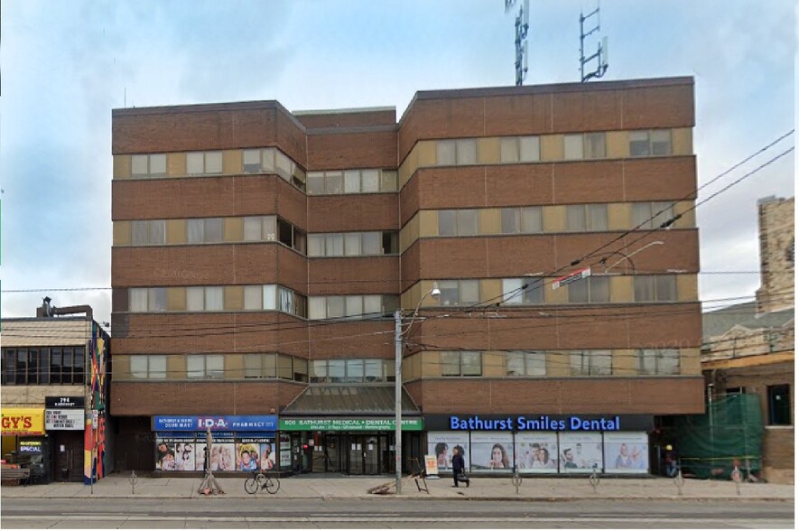 Primary Photo Of 800 Bathurst St, Toronto Medical For Sale