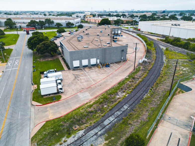 Primary Photo Of 805 W Carrier Pky, Grand Prairie Warehouse For Lease