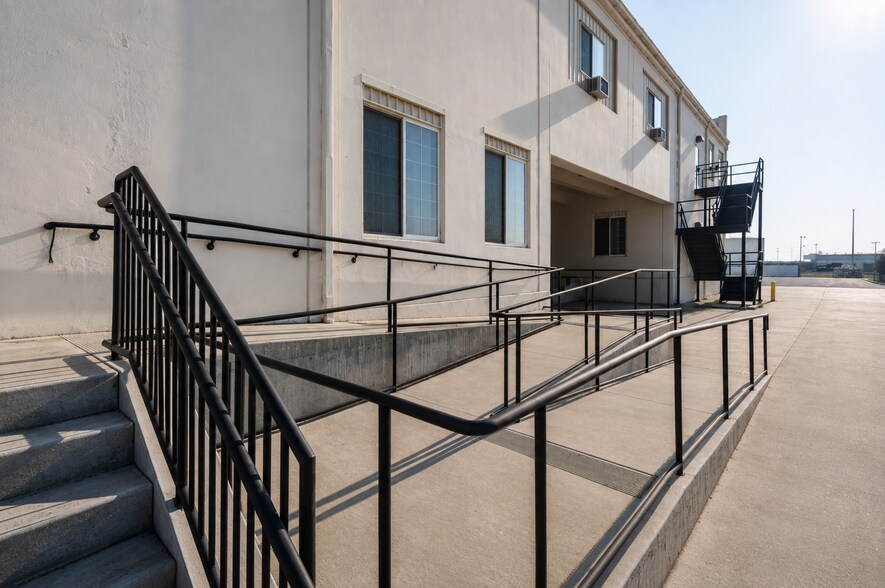 More Photos Of 2901 Apron Ave, Atwater Warehouse For Lease