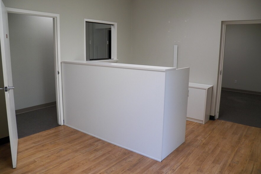 More Photos Of 225 E Airport Dr, San Bernardino Medical For Lease