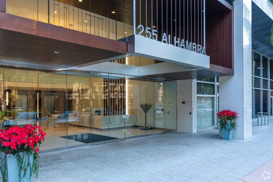 More Photos Of 255 Alhambra Cir, Coral Gables Office For Lease